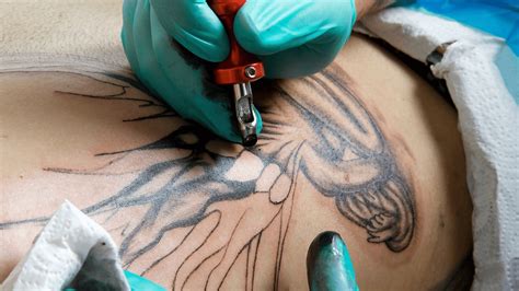 tatouage confiance en soi femme|Tatouage confiance en soi: Symboles et idées pour renforcer。